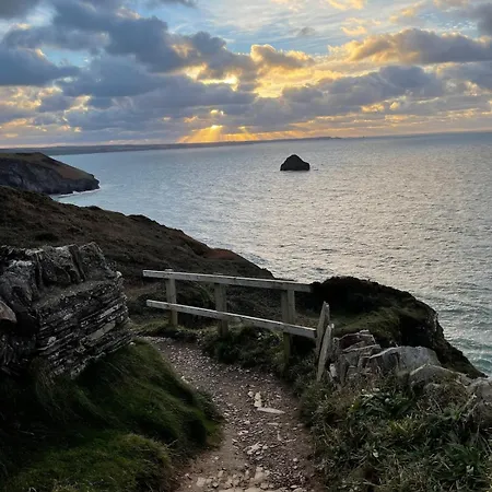 Characterful Near Tintagel And Coast Path Holiday home